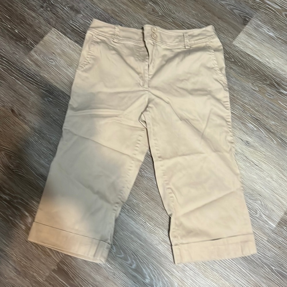 Super cute crop capris. Love these!!